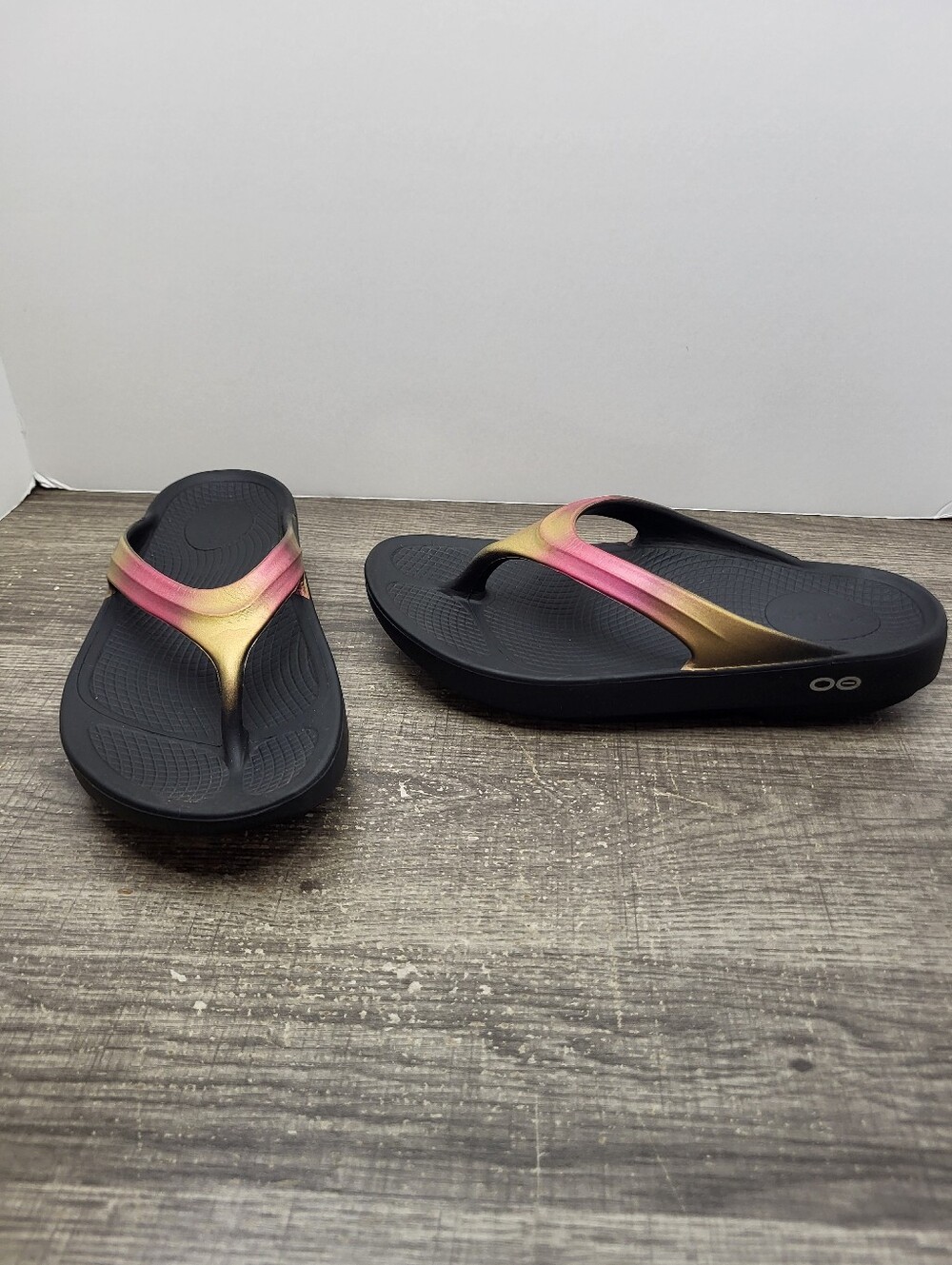 Oofos Oolala Luxe Sandals Flip Flops Rose Gold Ombre Womens Size 6 Summer Beach